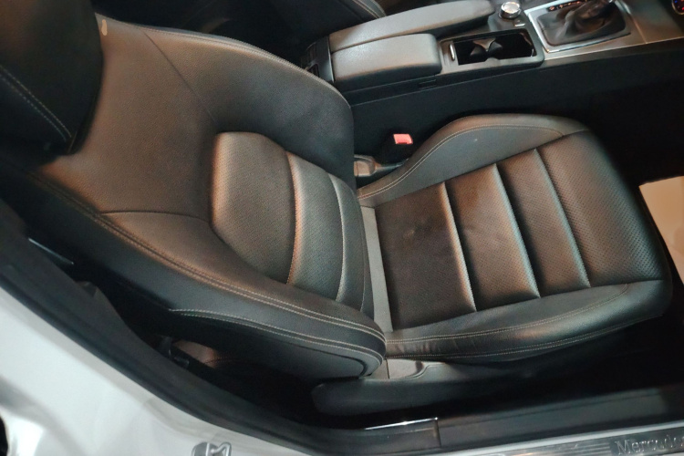 奔驰C级(进口) 2013款 C 180 轿跑版局部细节41