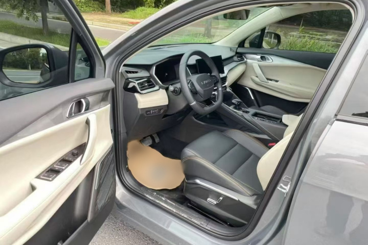 领克06 EM-P 2022款 PHEV 84KM续航版 Pro中控内饰7004