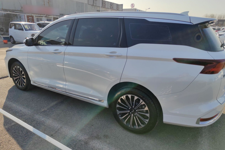 五菱汽车 五菱凯捷 2023款 2.0L DHT奢享型车身外观4