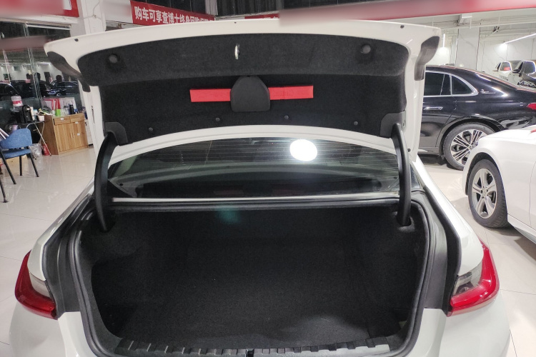 宝马3系 2020款 320i 运动套装机舱底盘23