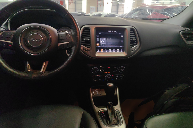 Jeep 指南者 2017款 200T 自动家享版中控内饰7002