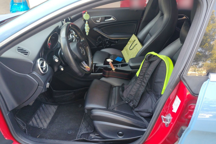 奔驰CLA 2018款 CLA 200 时尚型中控内饰19