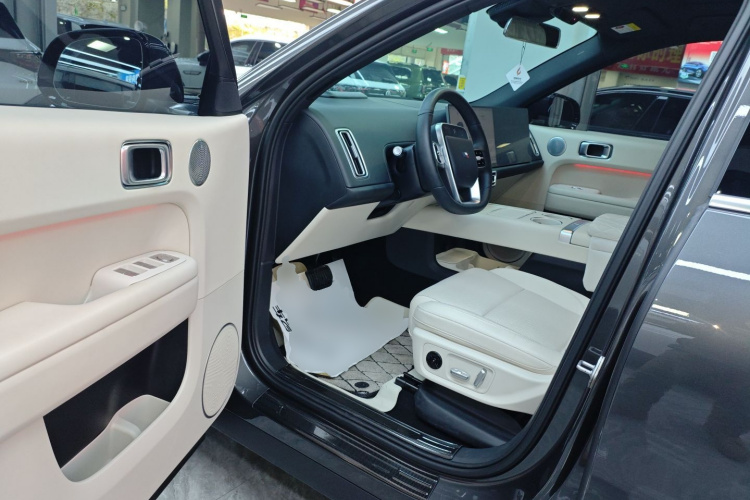 理想汽车 理想L6 2024款 Max中控内饰7003