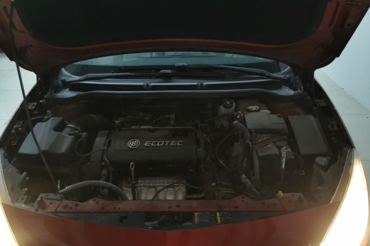 别克 英朗 2014款 XT 1.6L 自动时尚版机舱底盘24