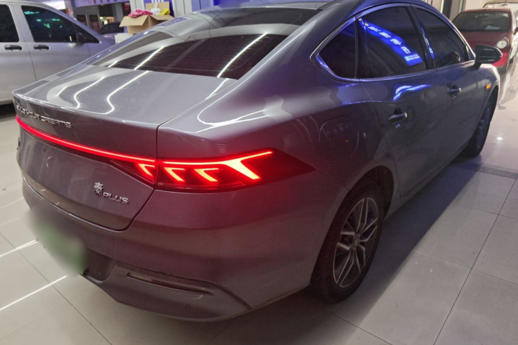 比亚迪 秦PLUS 2024款 荣耀版 EV 510KM领先型车身外观7