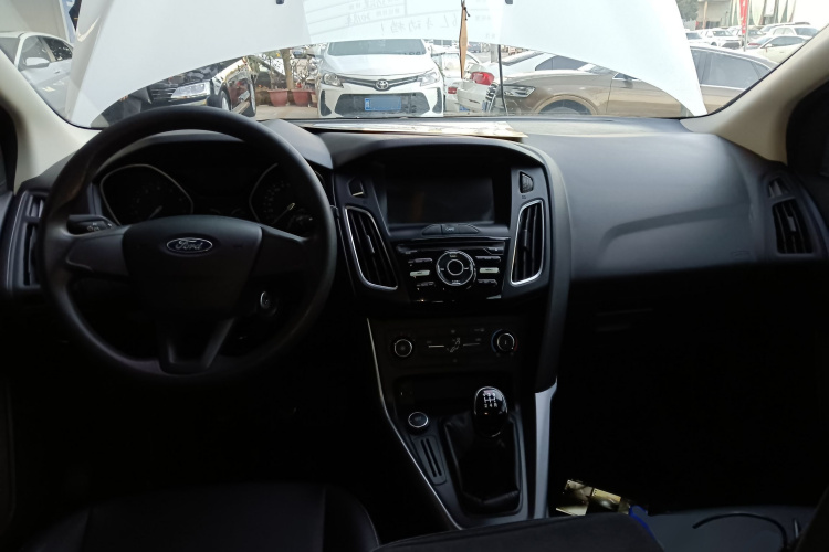 福特 福克斯 2017款 两厢 1.6L 手动舒适型智行版中控内饰12