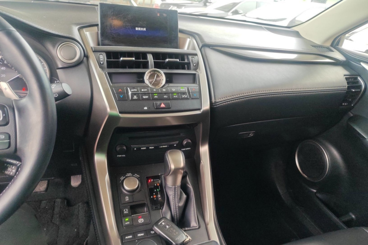 雷克萨斯NX 2015款 200t 全驱 锋尚版中控内饰7002