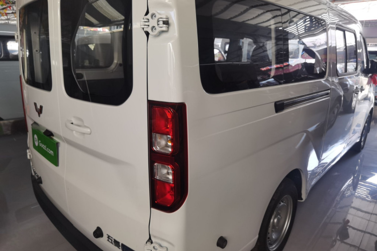 五菱汽车 五菱扬光 2025款 400km 客车版舒适型车身外观7