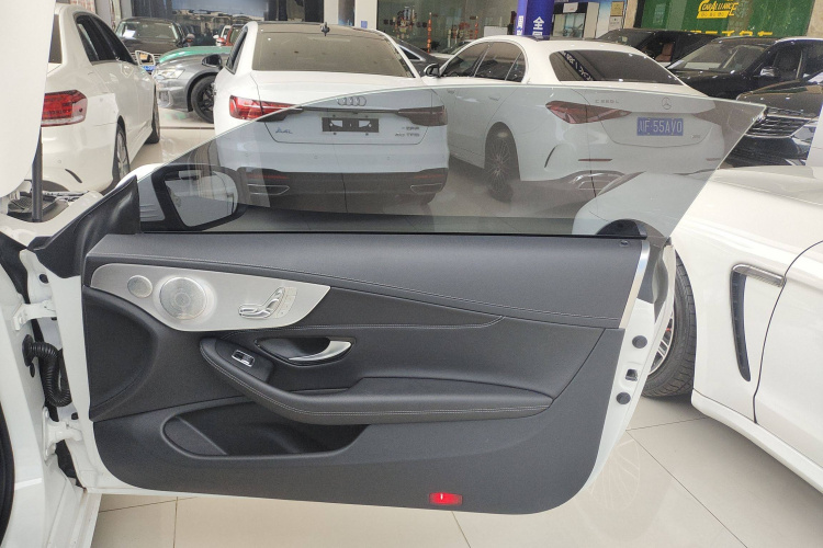 奔驰C级(进口) 2021款 C 200 轿跑车中控内饰7005