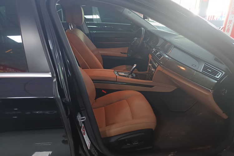 宝马7系 2013款 730Li 领先型中控内饰7004