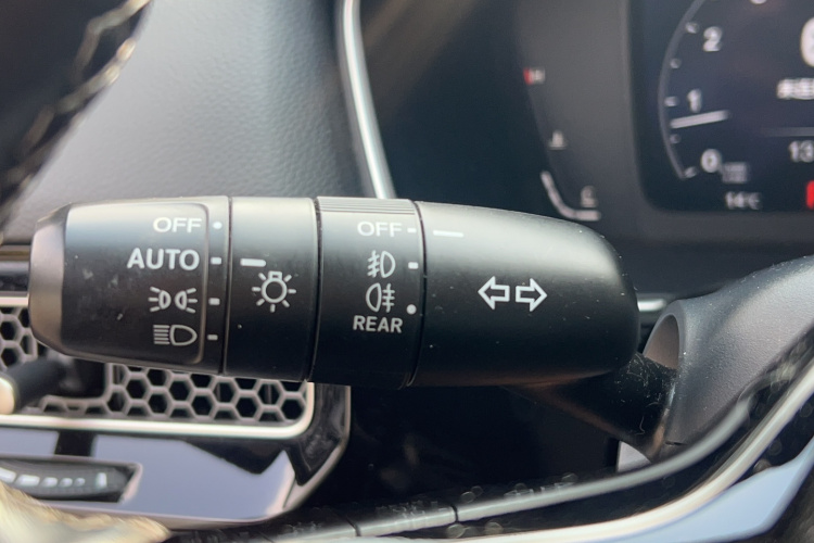 本田 思域 2022款 240TURBO CVT劲控版局部细节9004