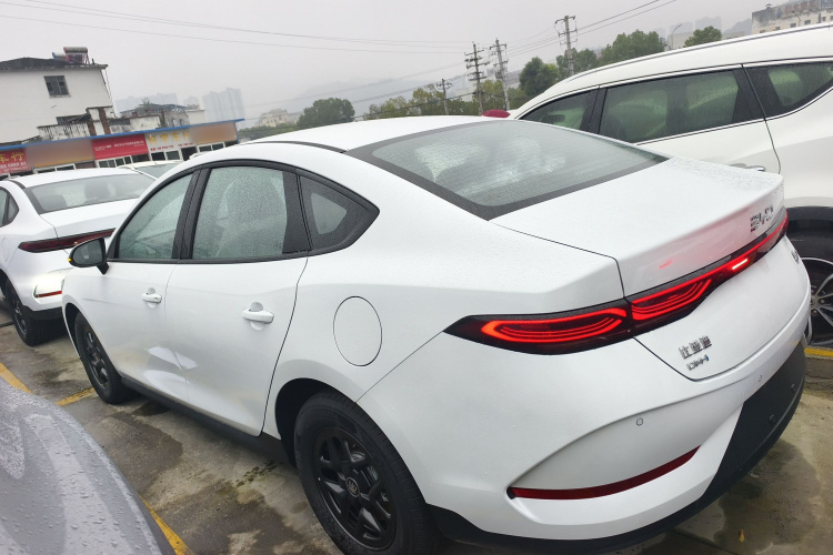 比亚迪 秦PLUS 2025款 DM-i 智驾版 55KM领先型车身外观4