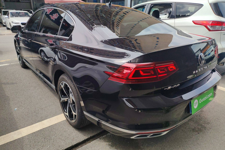 大众 迈腾 2023款 200万辆纪念版 330TSI DSG领先型车身外观4