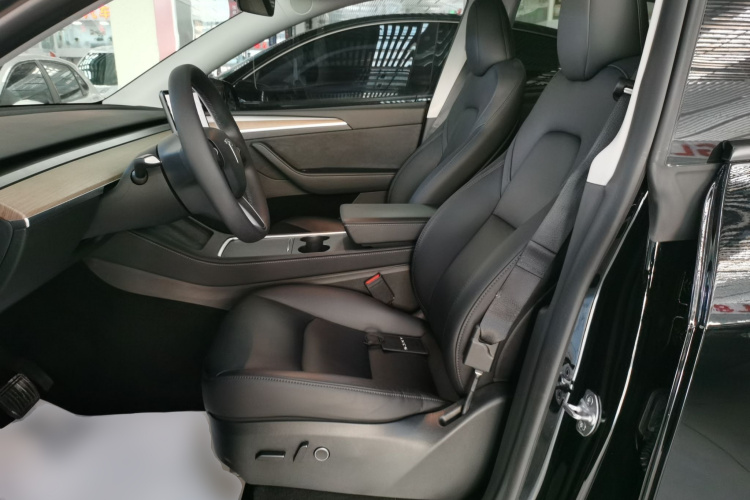 特斯拉 Model Y 2022款 改款 后轮驱动版中控内饰19