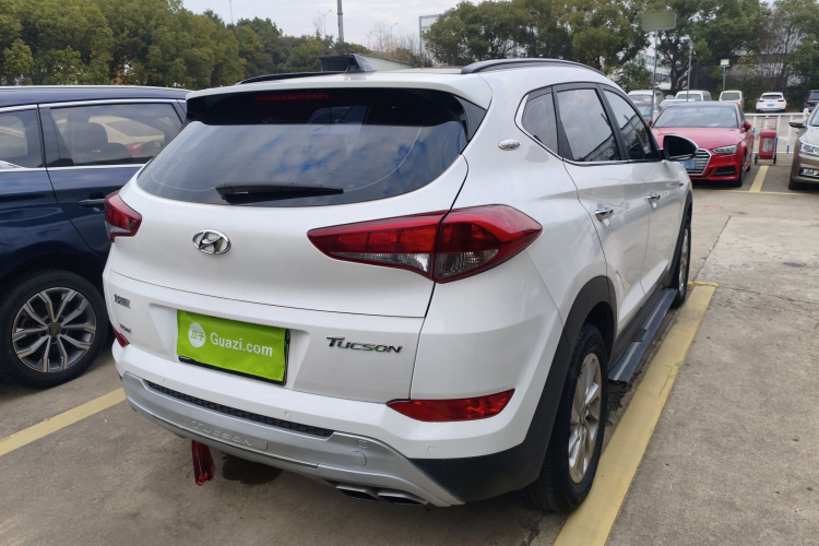 现代 途胜 2018款 1.6T 双离合两驱15周年特别版车身外观7