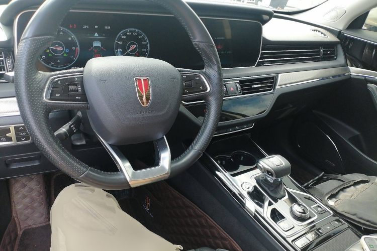 红旗HS5 2022款 2.0T 智联旗享四驱版中控内饰12