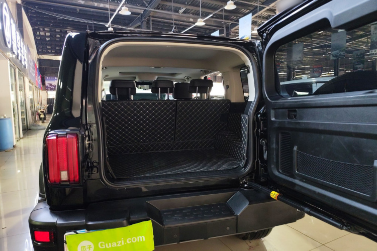 坦克300 2023款 越野版 2.0T 挑战者机舱底盘23