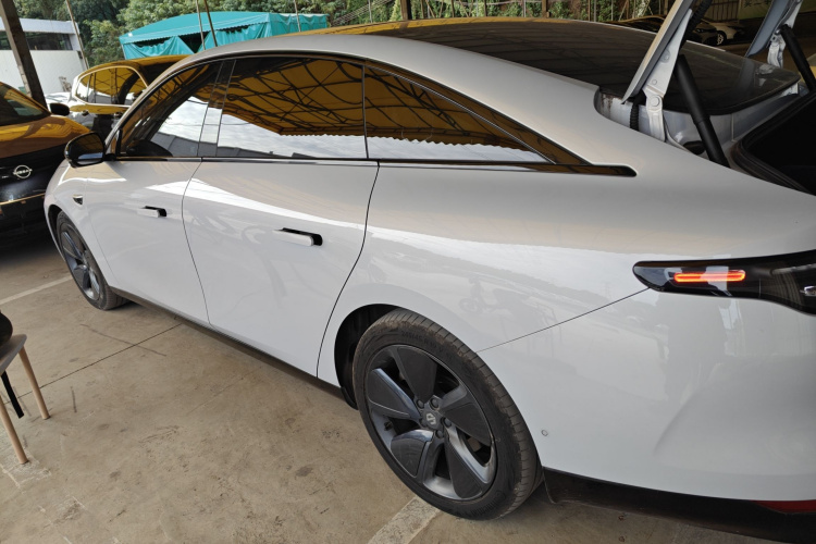 零跑汽车 零跑C01 2022款 后驱超长续航版车身外观4