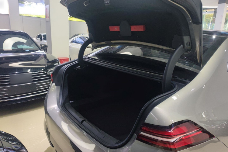 宝马5系 2024款 530Li 领先型 M运动套装局部细节23