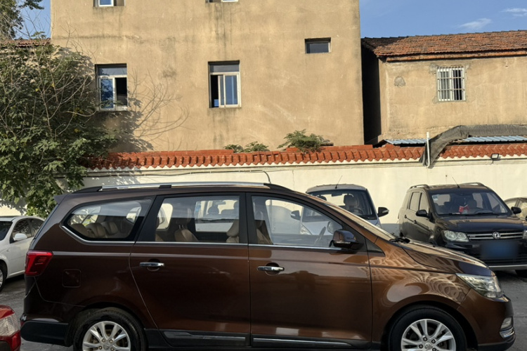 宝骏730 2016款 1.8L iAMT豪华型 7座车身外观6006