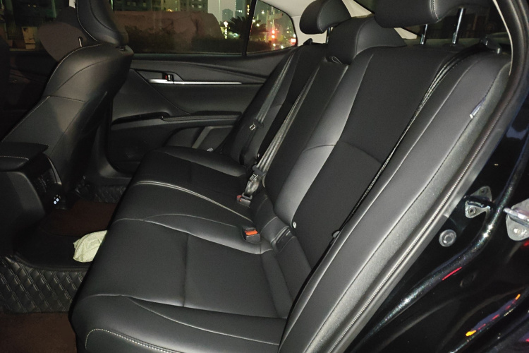 丰田 凯美瑞 2024款 双擎 2.0HE 精英版中控内饰21