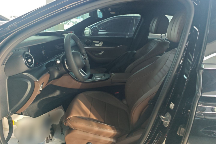 奔驰E级 2023款 改款 E 300 L 运动时尚型局部细节19