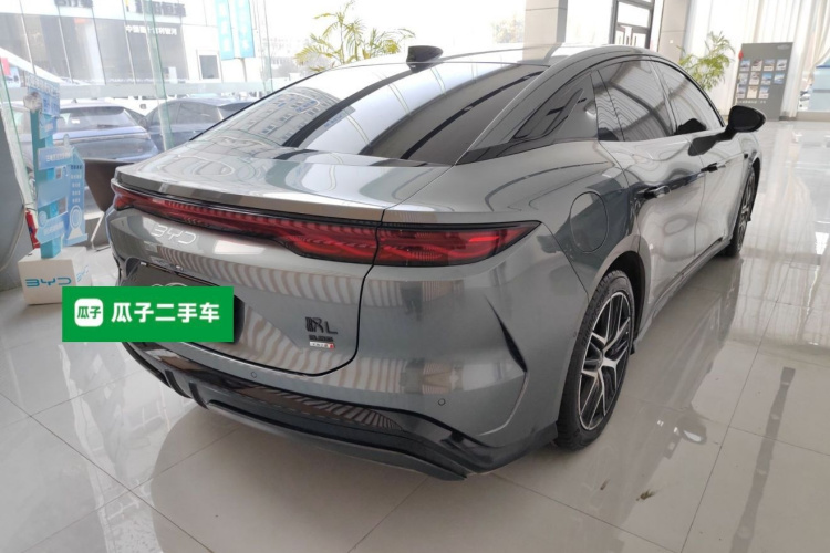 比亚迪 汉L 2025款 DM-p 四驱激光雷达旗舰型车身外观7