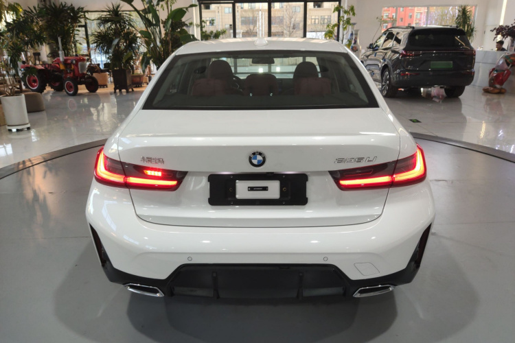 宝马3系 2025款 325Li M运动套装车身外观6