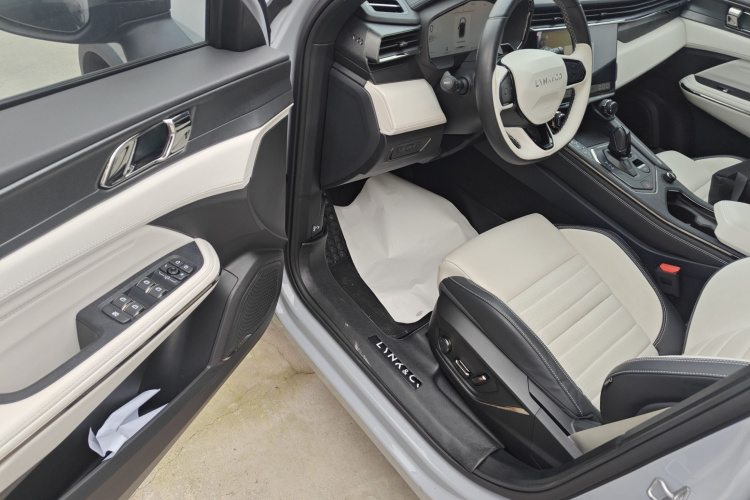 领克01 2023款 1.5TD EM-F 晨曦中控内饰20