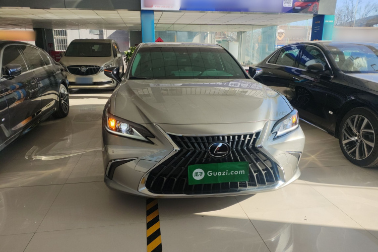 雷克萨斯ES 2023款 200 卓越版车身外观2