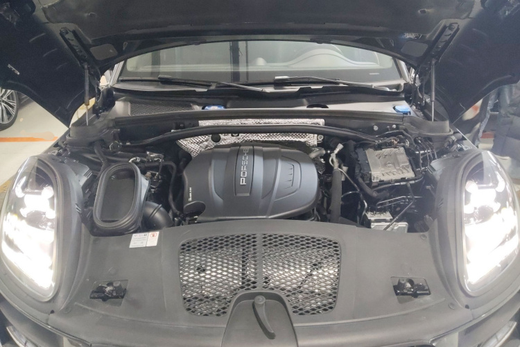 保时捷 2021款 Macan 2.0T机舱底盘24