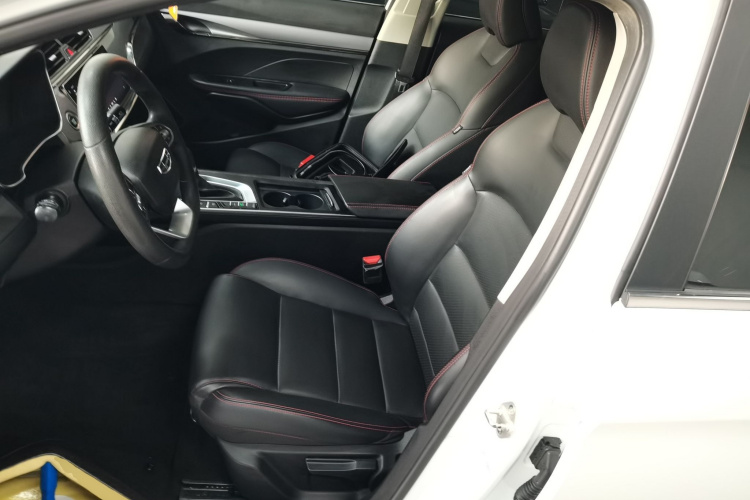 吉利汽车 缤瑞 2019款 200T DCT缤驰版中控内饰19