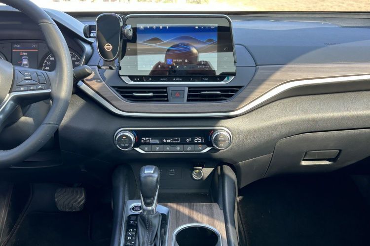 日产 天籁 2021款 2.0L XL 舒适版中控内饰7006