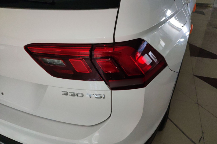 大众 途观L 2022款 330TSI 自动两驱舒享版车身外观9