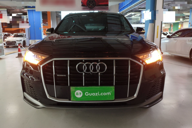 奥迪Q7 2021款 45 TFSI quattro S line运动型车身外观2