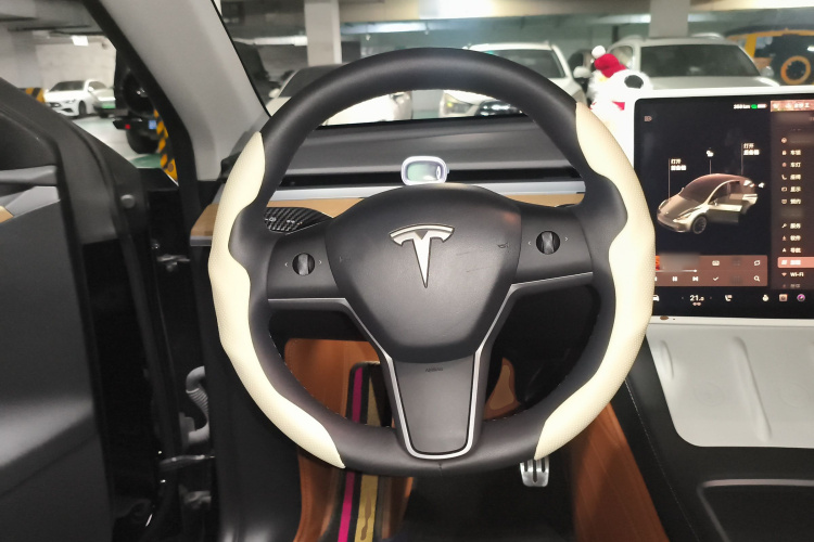 特斯拉 Model Y 2021款 标准续航后驱版中控内饰13