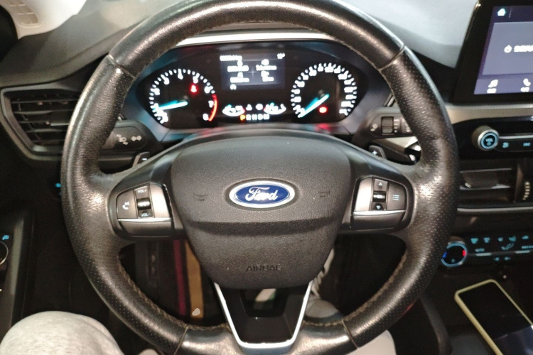 福特 福克斯 2019款 三厢 EcoBoost 180 自动锋潮型局部细节13