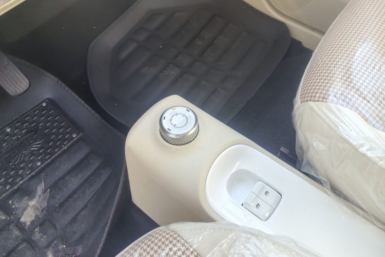 五菱汽车 宏光MINIEV 2024款 第三代 215km 青春版中控内饰7008