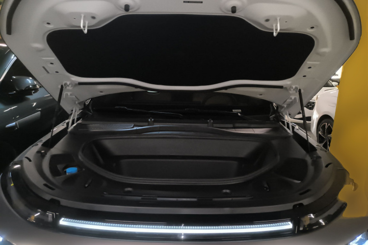 小鹏G9 2022款 650 性能版Pro机舱底盘24