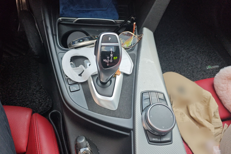 宝马3系 2019款 320i M运动曜夜版局部细节18