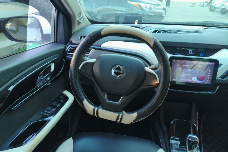 江铃集团新能源 易至EV3 2019款 酷跑版中控内饰13