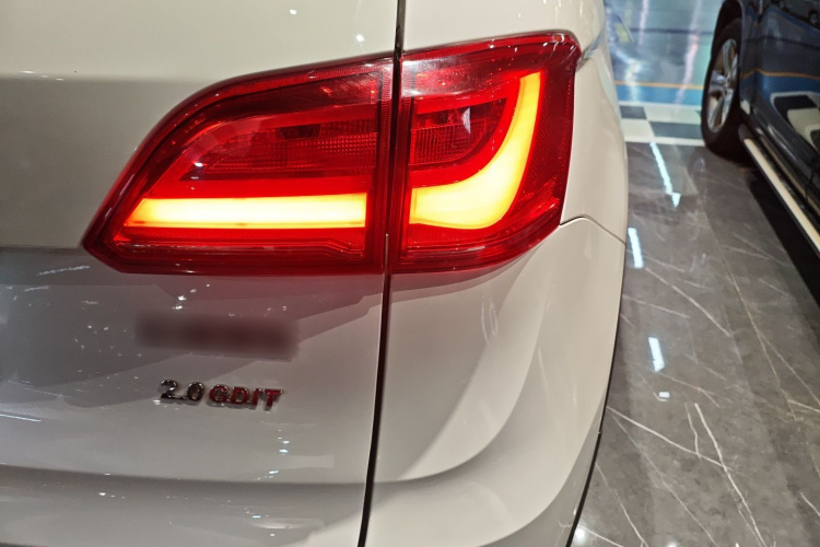 哈弗H6 Coupe 2017款 蓝标 2.0T 自动两驱精英型车身外观9