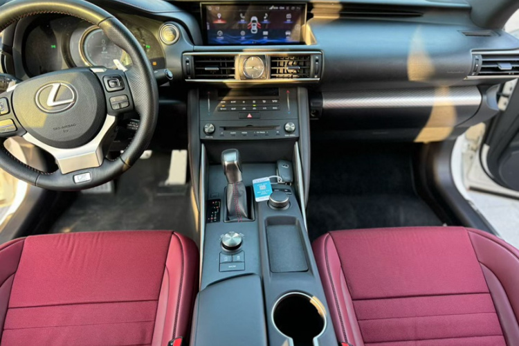 雷克萨斯IS 2017款 300 F SPORT版中控内饰7007