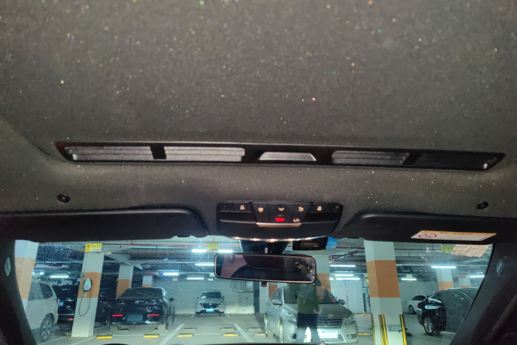 奔驰C级 2019款 C 260 运动版中控内饰22