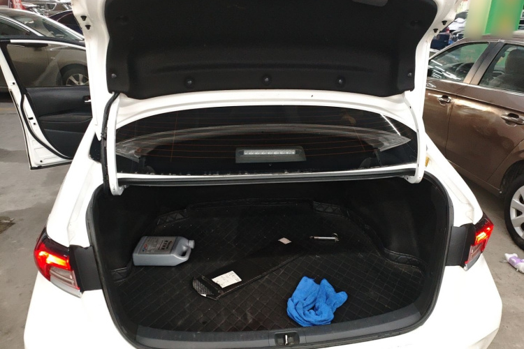 丰田 卡罗拉 2019款 1.2T S-CVT GL-i精英版机舱底盘23