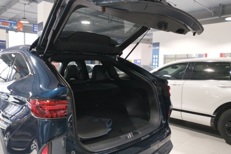 哈弗H6S 2022款 2.0T 两驱智跑版机舱底盘23