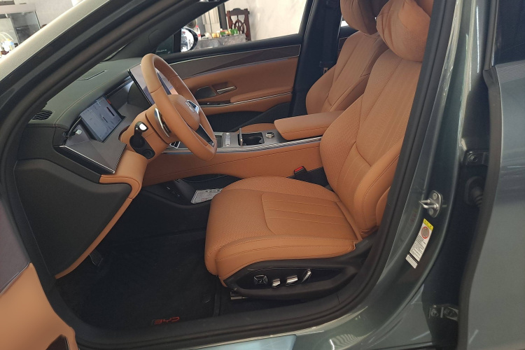 比亚迪 汉L 2025款 DM-p 四驱激光雷达旗舰型局部细节19