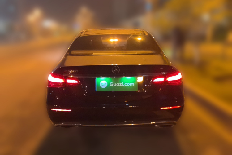 奔驰E级 2022款 改款三 E 300 L 时尚型车身外观6