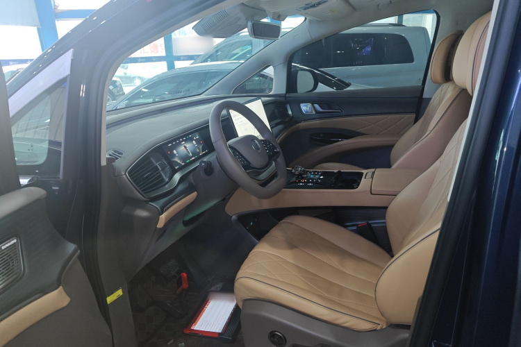 腾势D9 2022款 DM-i 970 四驱旗舰型中控内饰19