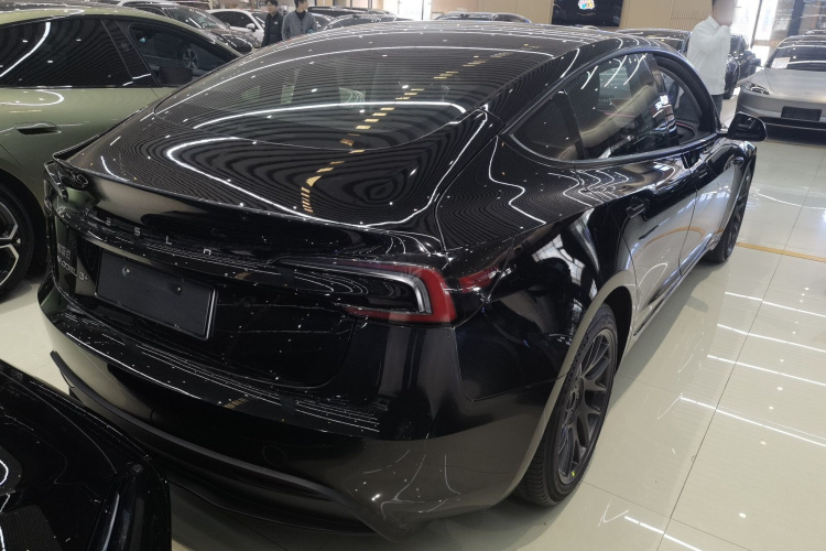 特斯拉 Model 3 2023款 长续航全轮驱动版车身外观7